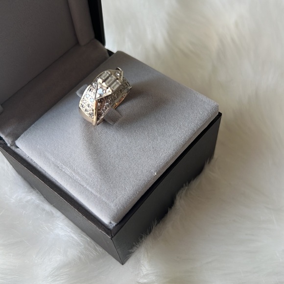 Beautiful Diamond 💍 Ring - Picture 5 of 12
